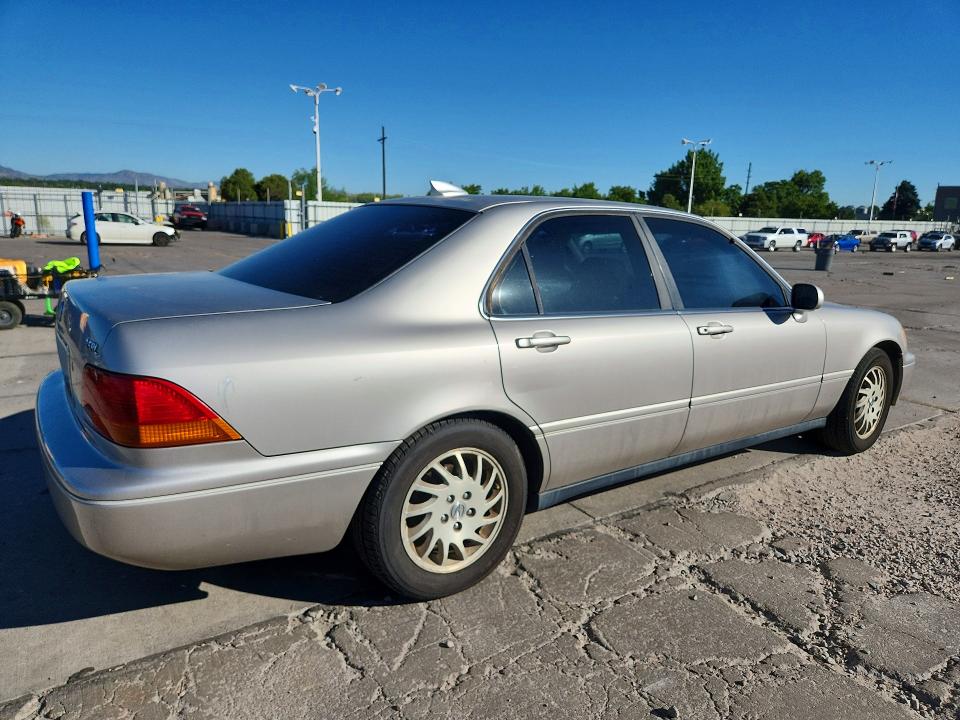 1998 Acura Rl VIN JH4KA9668WC002090 COPART salvage auction — SIDE, Co - Salvage Title, sold $250 on 2026-08-03 (photo 3)