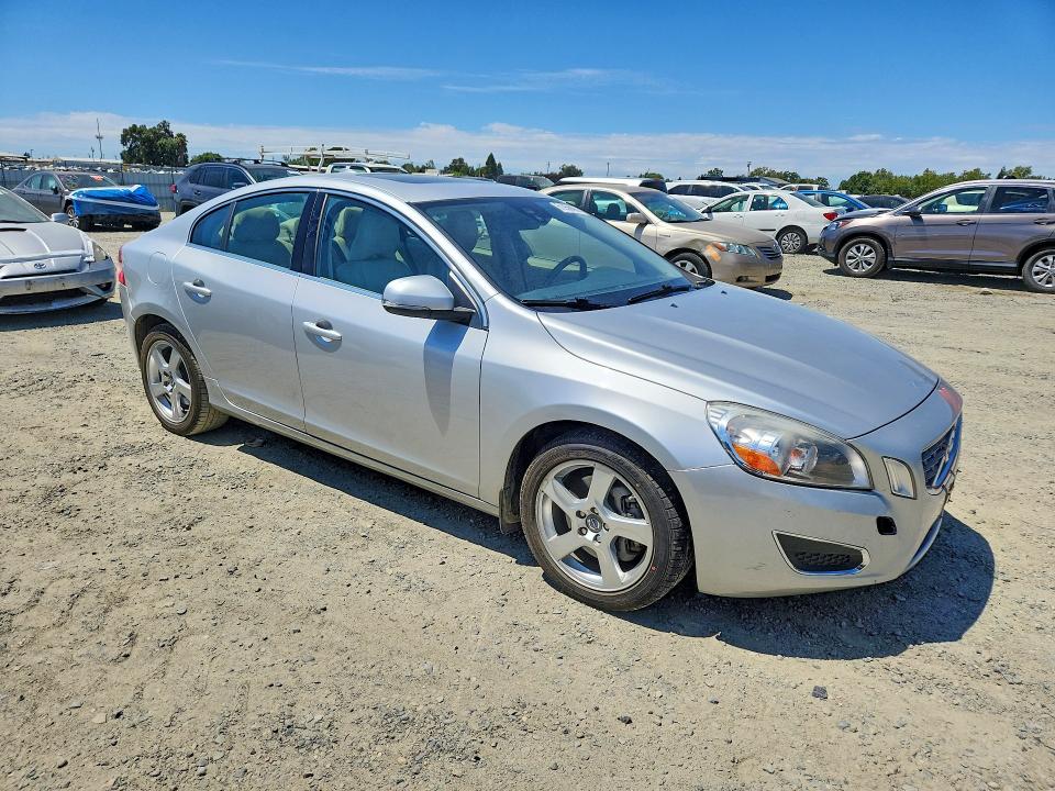 2012 Volvo S60 VIN YV1622FS0C2120747 COPART salvage auction — REAR END, CA - SALVAGE CERTIFICATE, sold $625 on 2026-08-11 (photo 4)