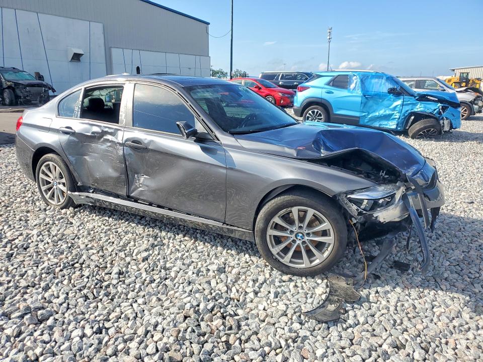 2018 BMW 3er VIN WBA8A9C59JAD28007 COPART salvage auction — FRONT END, Fl - Cert Of Title Slvg Rebuildable, sold $650 on 2026-08-12 (photo 4)