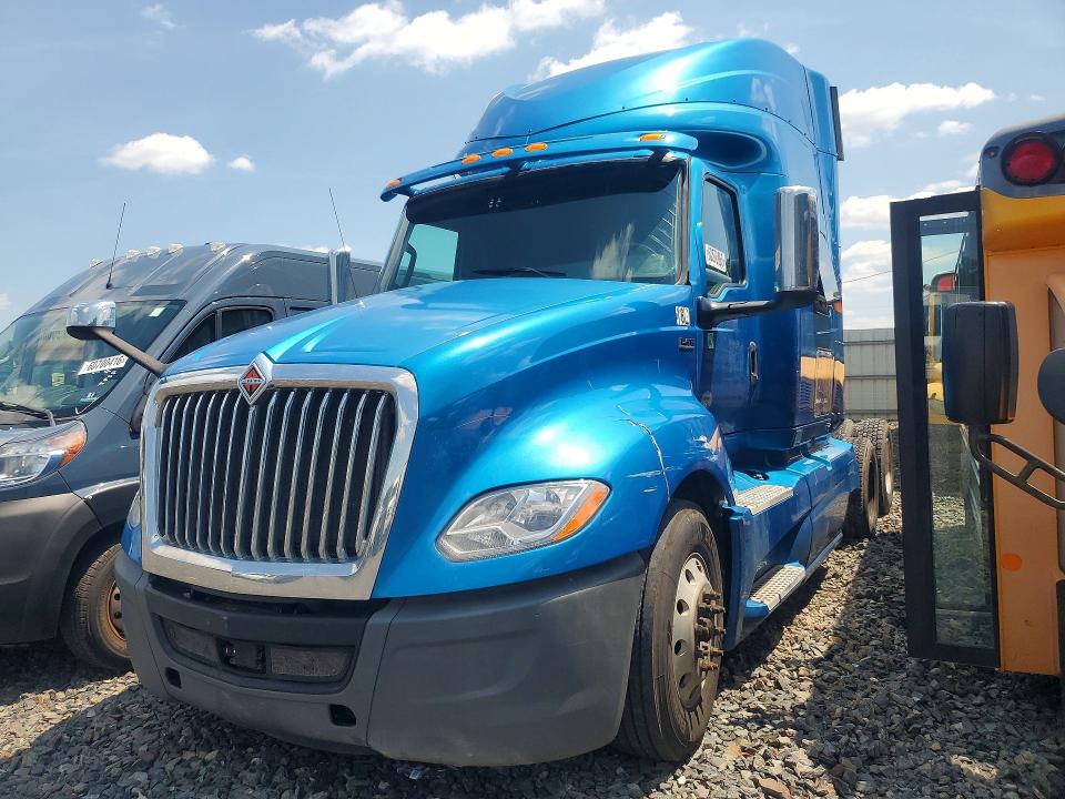 2019 International VIN 3HSKZAPRXKN648228 COPART salvage auction — MINOR DENT/SCRATCHES, Nj - Certificate Of Title, sold $8,300 on 2026-07-28 (photo 1)