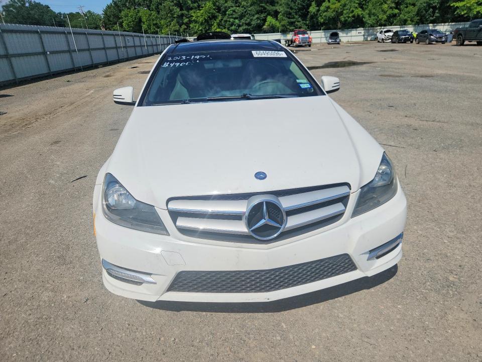 2013 Mercedes-benz C-klasse VIN WDDGJ4HB7DG052513 COPART salvage auction — MINOR DENT/SCRATCHES, TX - CERTIFICATE OF TITLE, sold $1,450 on 2026-07-30 (photo 5)