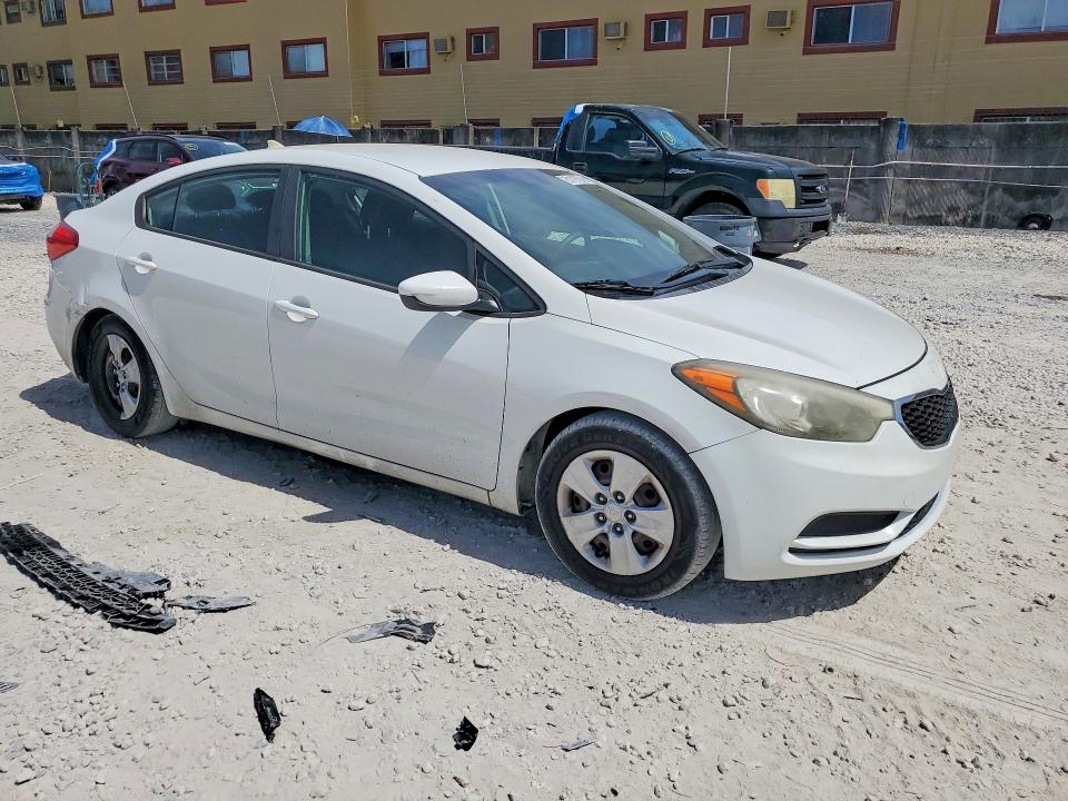 2016 Kia Forte VIN KNAFK4A63G5603520 COPART salvage auction — MINOR DENT/SCRATCHES, Fl - Cert Of Title Slvg Rebuildable, sold $975 on 2026-07-28 (photo 4)