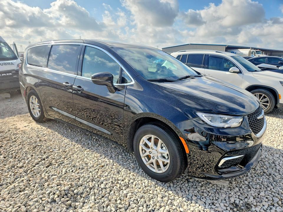 2026 Chrysler Pacifica VIN 2C4RC1BG6TR196583 COPART salvage auction — WATER/FLOOD, Fl - Cert Of Title-Slvg Rebld Flood, sold $11,800 on 2026-07-31 (photo 4)