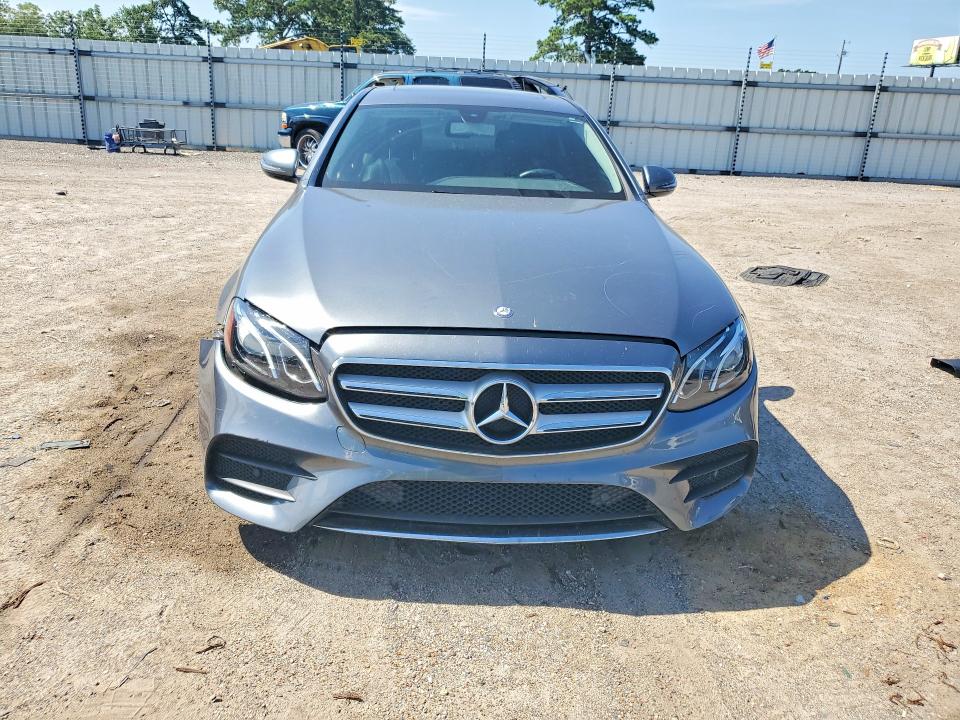 2017 Mercedes-benz E-klasse VIN WDDZF4JB5HA056976 COPART salvage auction — VANDALISM, Al - Cert Of Title-Salvage Title, sold $3,950 on 2026-08-29 (photo 5)