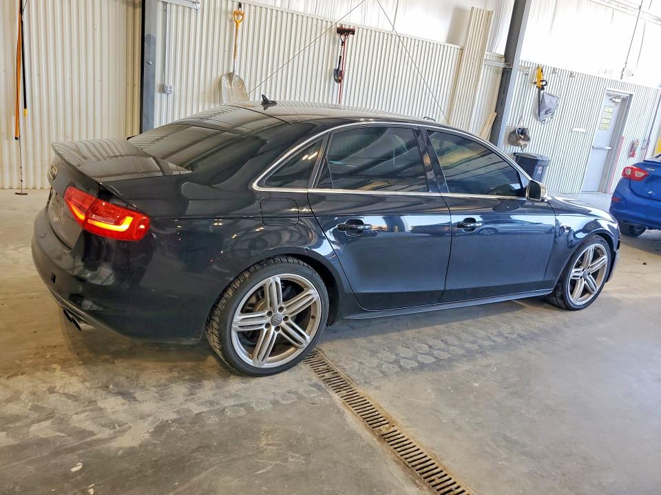 2014 Audi Rs4 VIN WAUKGAFL5EA086156 COPART salvage auction — HAIL, Ne - Certificate Of Title, sold $2,800 on 2026-08-01 (photo 3)