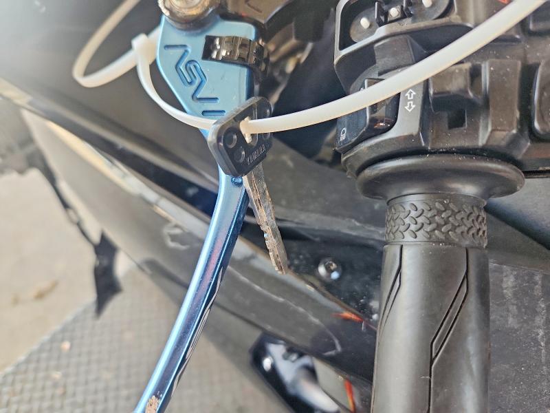 2016 Yamaha Yzfr1s VIN JYARN42E9GA000619 COPART salvage auction — ROLLOVER, MN - CERT OF TITLE-SALVAGE, sold $2,750 on 2026-08-31 (photo 8)