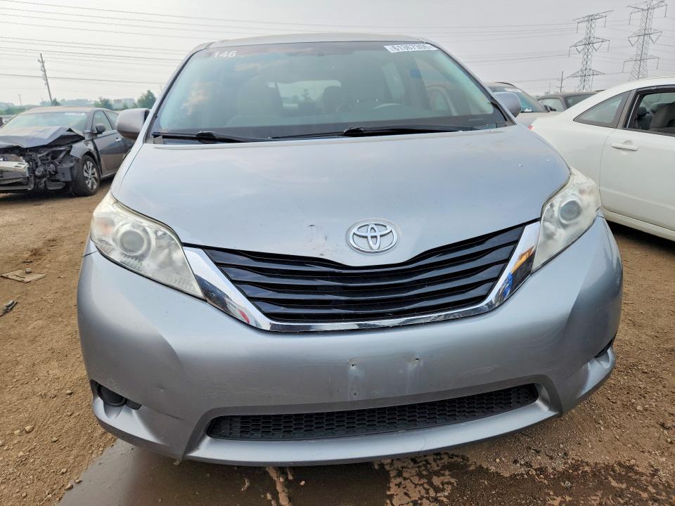 2014 Toyota Sienna VIN 5TDKK3DCXES425089 COPART salvage auction — MINOR DENT/SCRATCHES, Il - Certificate Of Title, sold $2,200 on 2026-07-27 (photo 5)