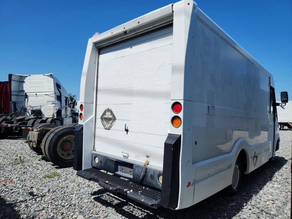2012 Isuzu Npr VIN JALB4T170C7W00697 COPART salvage auction — MINOR DENT/SCRATCHES, FL - CERTIFICATE OF TITLE, sold $10 on 2026-07-23 (photo 3)