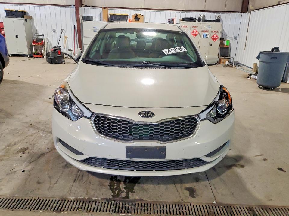 2015 Kia Forte VIN KNAFK4A65F5324164 COPART salvage auction — SIDE, Ia - Cert Of Title-Salvage Title, sold $1,200 on 2026-07-29 (photo 5)