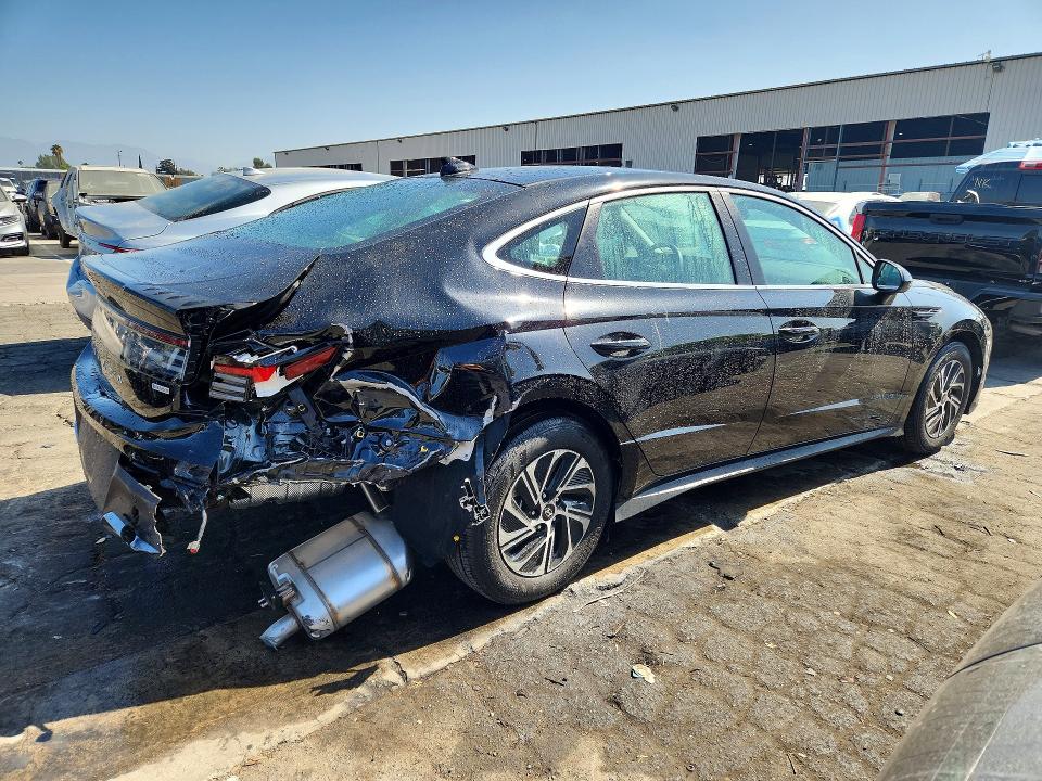 2026 Hyundai Sonata hybrid VIN KMHL24JJ0TA153459 COPART salvage auction — REAR END, CA - NON-REPAIRABLE VEHICLE CERT, sold $8,800 on 2026-08-19 (photo 3)