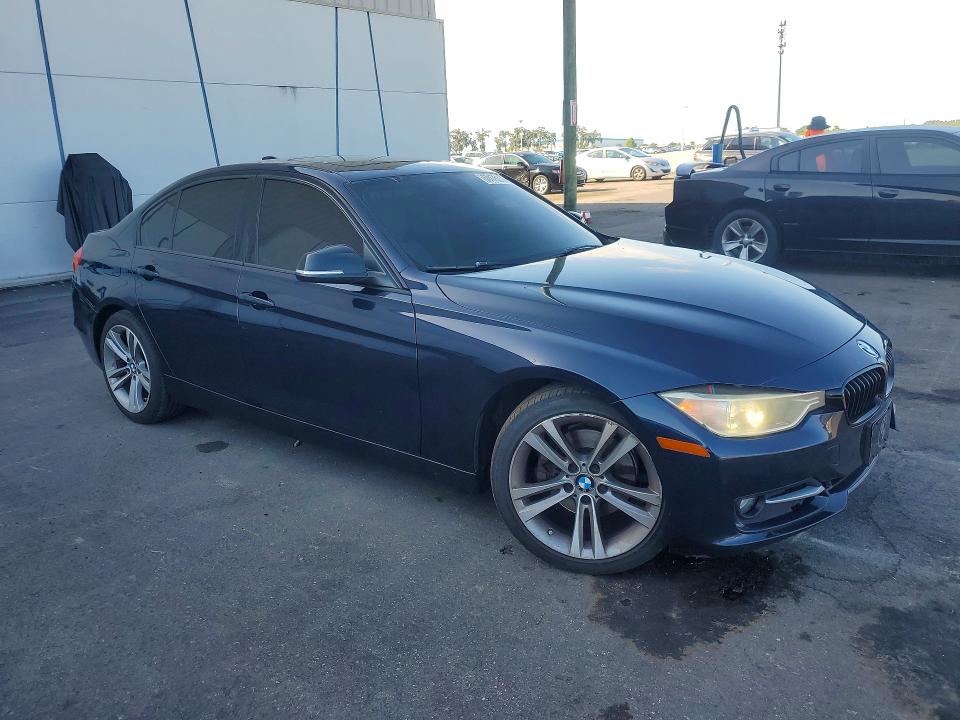 2015 BMW 3er VIN WBA3A5G50FNS91679 COPART salvage auction — SIDE, Fl - Cert Of Title Slvg Rebuildable, sold $1,350 on 2026-08-19 (photo 4)