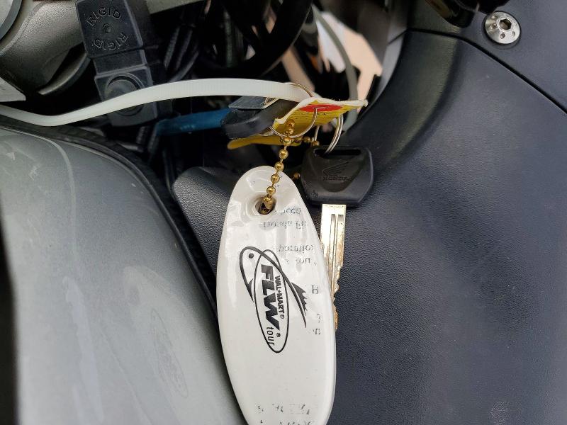 2002 Honda Cbr1100 VIN JH2SC35172M500209 COPART salvage auction — MINOR DENT/SCRATCHES, AZ - CERTIFICATE OF TITLE, sold $300 on 2026-07-30 (photo 8)