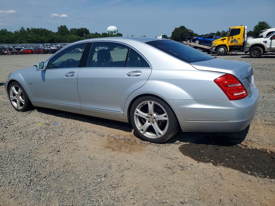 2011 Mercedes-benz S class VIN WDDNG9FB5BA380521 COPART salvage auction — MINOR DENT/SCRATCHES, Nj - Certificate Of Title, sold $400 on 2026-07-31 (photo 2)