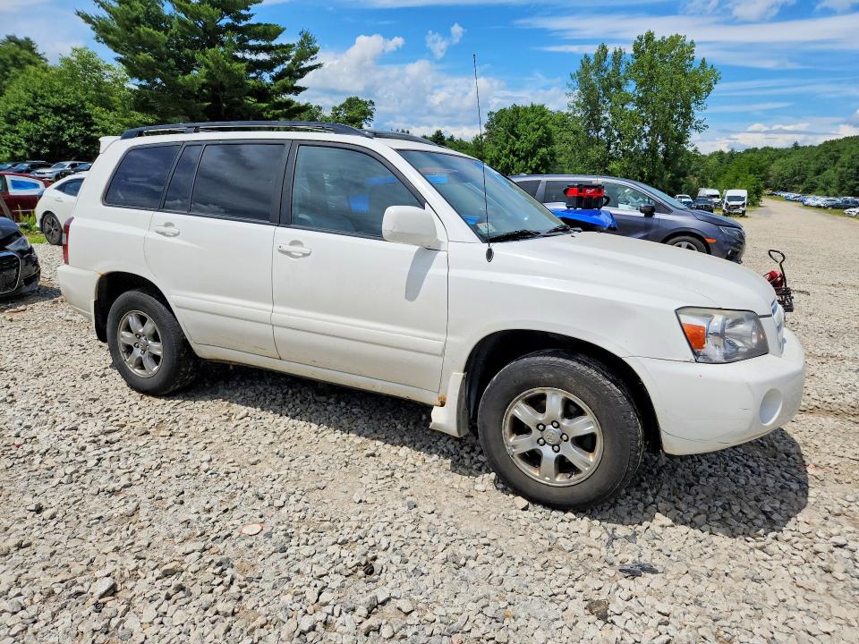 2004 Toyota Highlander VIN JTEEP21AX40022349 COPART salvage auction — MINOR DENT/SCRATCHES, MA - CERTIFICATE OF TITLE, sold $1,200 on 2026-07-30 (photo 4)