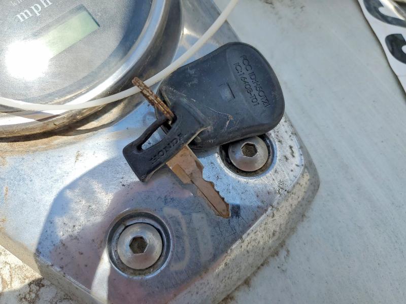 2003 Honda Vt VIN JH2RC44063M703414 COPART salvage auction — NORMAL WEAR, Tx - Certificate Of Title, sold $375 on 2026-07-31 (photo 8)