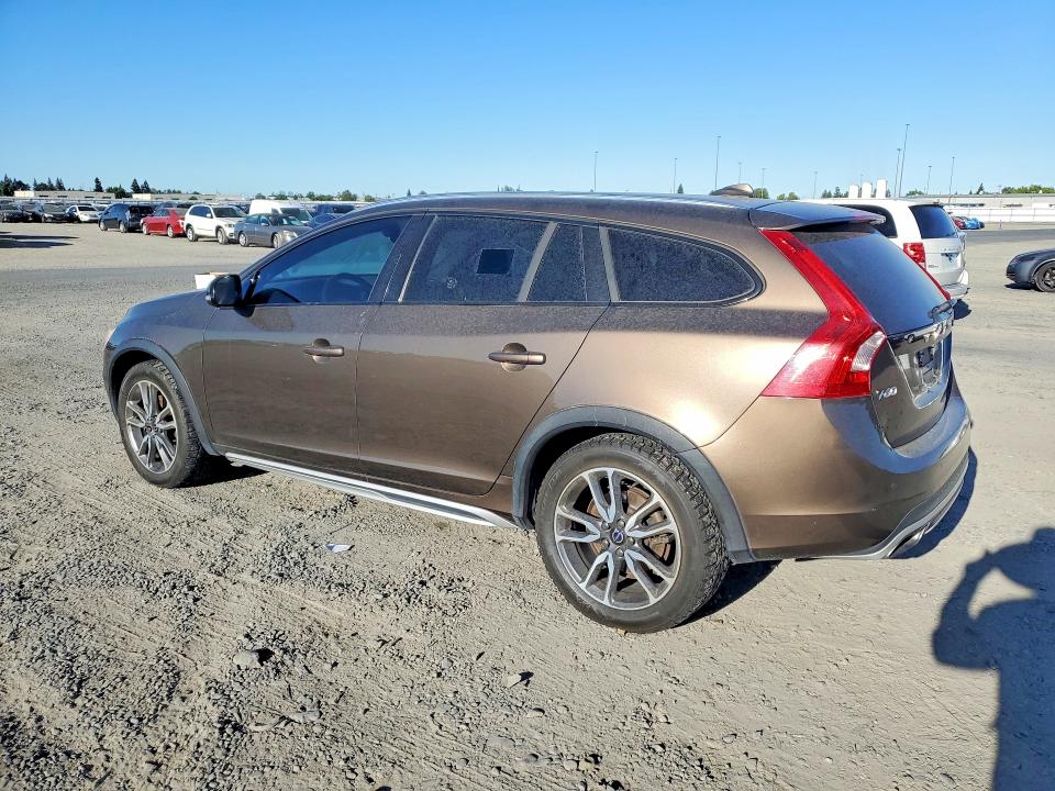 2017 Volvo V60 cross country VIN YV440MWK5H1027327 COPART salvage auction — ENGINE BURN, Nv - Dis/Dlr/Exp Only Clean Title, sold $2,400 on 2026-08-06 (photo 2)