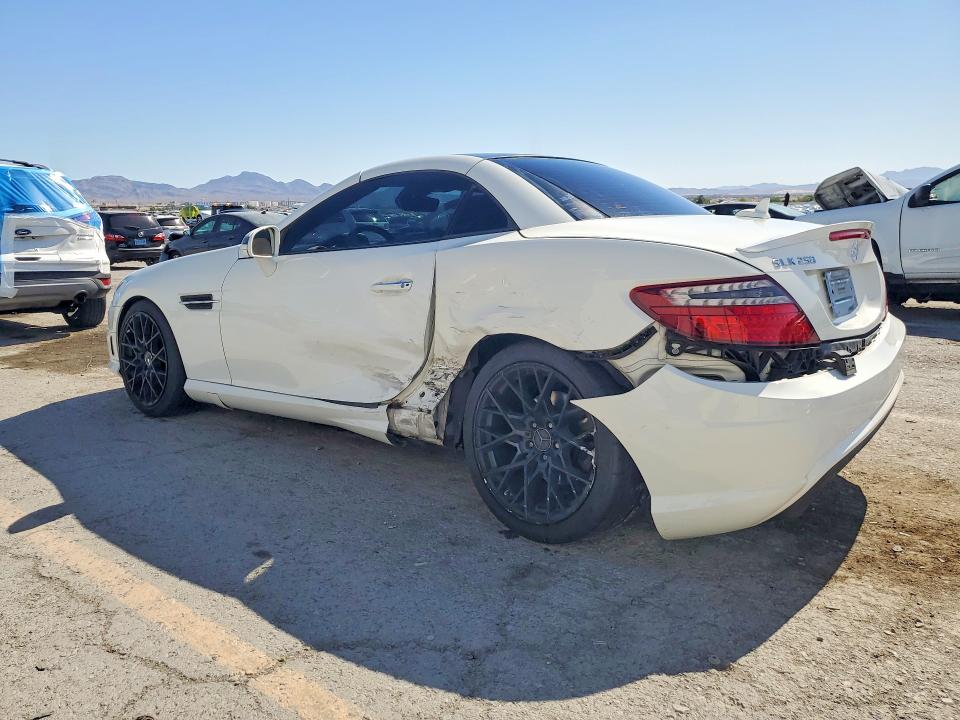 2015 Mercedes-benz Slk-klasse VIN WDDPK4HA9FF103457 COPART salvage auction — SIDE, Nv - Salvage Title, sold $2,000 on 2026-08-06 (photo 2)