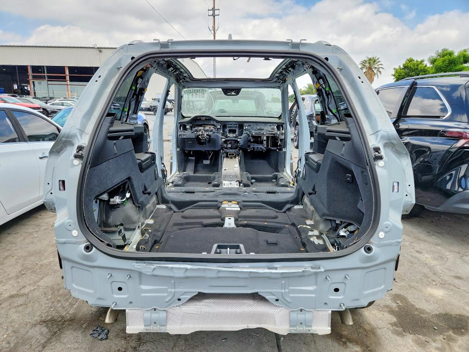2026 Volvo Xc90 VIN YV4H60PE7T1501899 COPART salvage auction — STRIPPED, CA - SALVAGE CERTIFICATE, sold $8,700 on 2026-07-28 (photo 6)