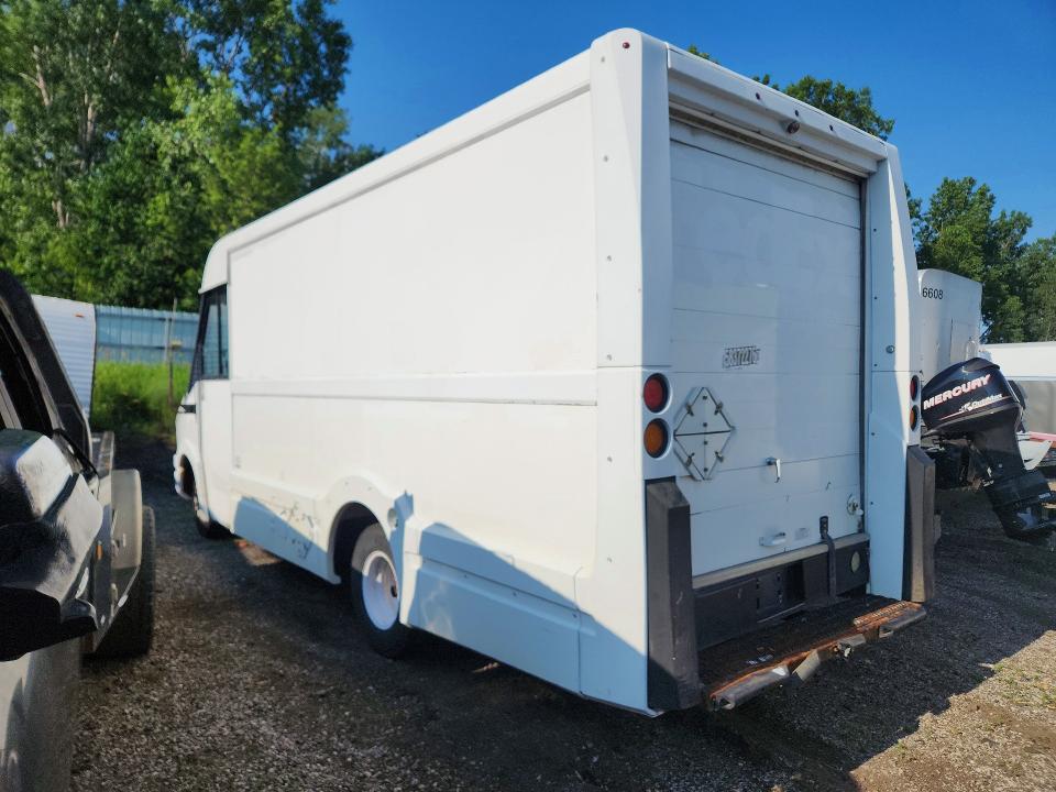 2013 Isuzu Npr hd VIN JALB4T170D7W01673 COPART salvage auction — MINOR DENT/SCRATCHES, Mi - Dealer Only Clean Title, sold $250 on 2026-07-23 (photo 2)