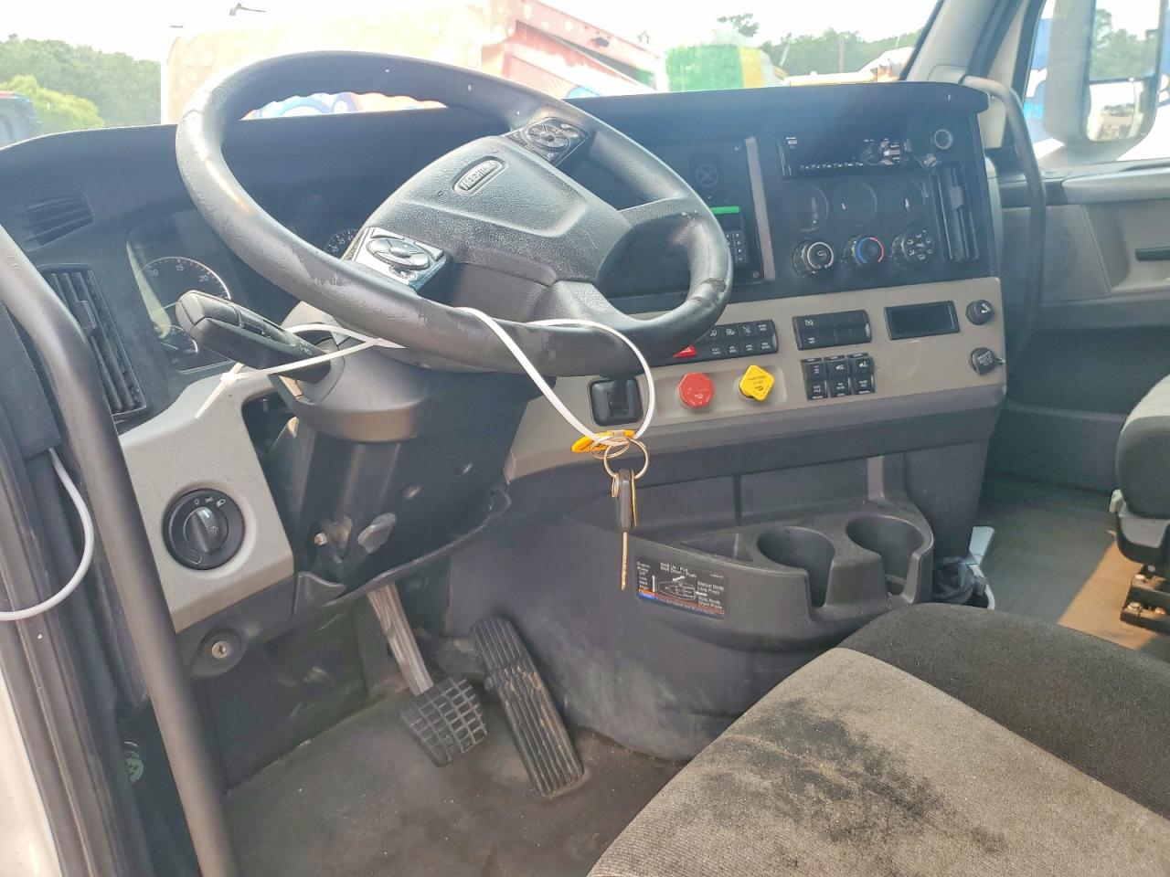 2019 Freightliner All other VIN 3AKJHHDR0KSKP0705 COPART salvage auction — Minor Dent/Scratches, NJ - CERTIFICATE OF TITLE, sold $9,500 on 2026-08-14 (photo 8)