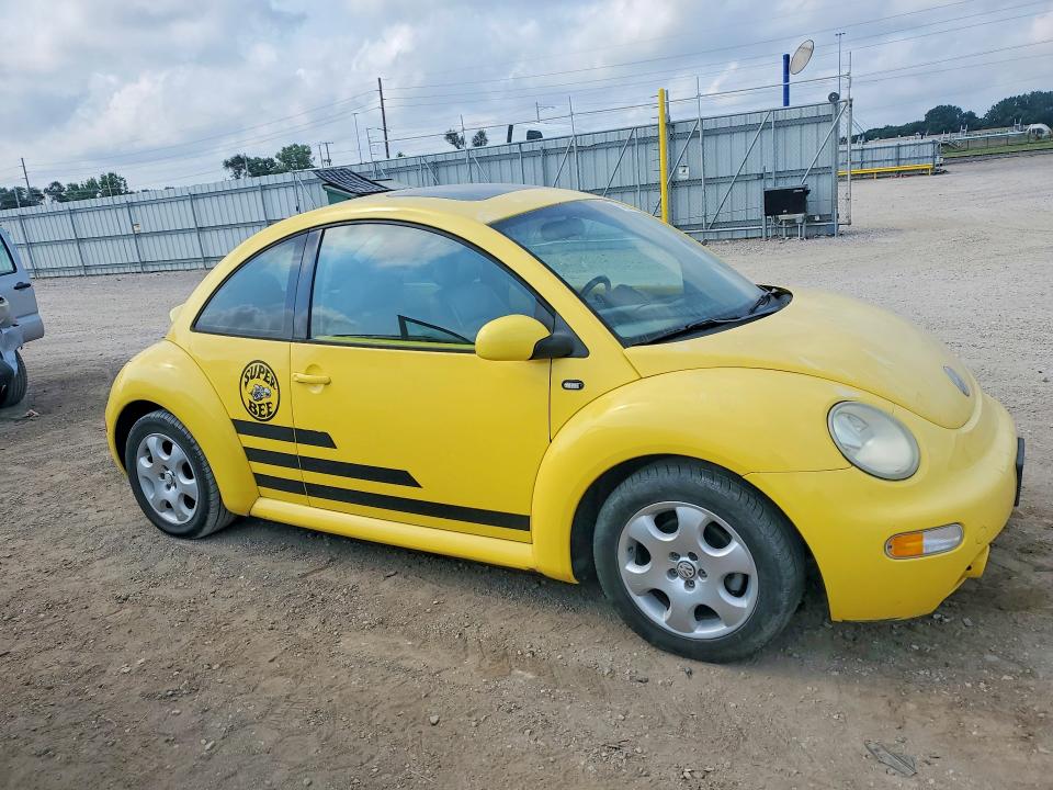 2002 Volkswagen Beetle VIN 3VWCB21CX2M450375 COPART salvage auction — NORMAL WEAR, Ia - Certificate Of Title, sold $950 on 2026-07-31 (photo 4)