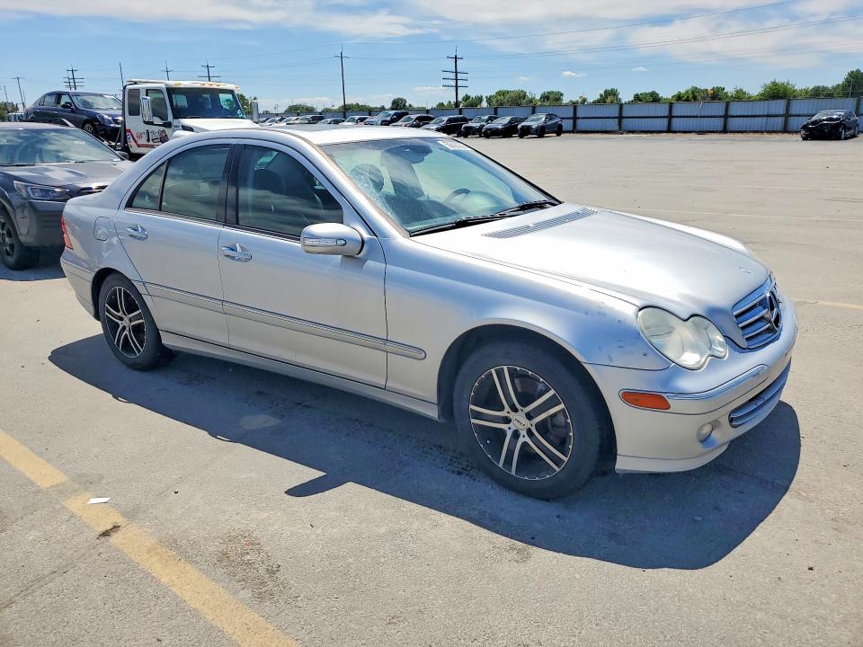 2005 Mercedes-benz C-klasse VIN WDBRF81J05F615999 COPART salvage auction — FRONT END, Id - Certificate Of Title, sold $550 on 2026-07-09 (photo 4)