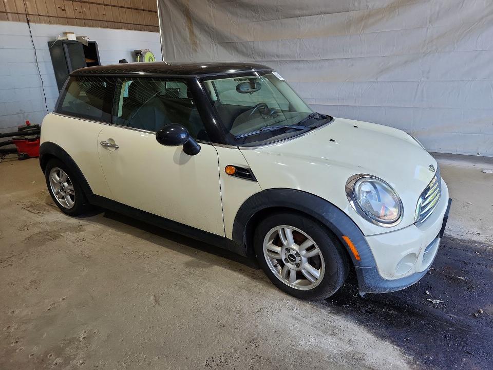2013 Mini Cooper VIN WMWSU3C55DT680016 COPART salvage auction — NORMAL WEAR, Nh - Certificate Of Title, sold $225 on 2026-08-06 (photo 4)