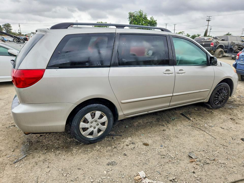 2006 Toyota Sienna VIN 5TDZA23CX6S467213 COPART salvage auction — MINOR DENT/SCRATCHES, CA - DIS/DLR/EXP ONLY CLEAN TITLE (P), sold $650 on 2026-07-27 (photo 3)
