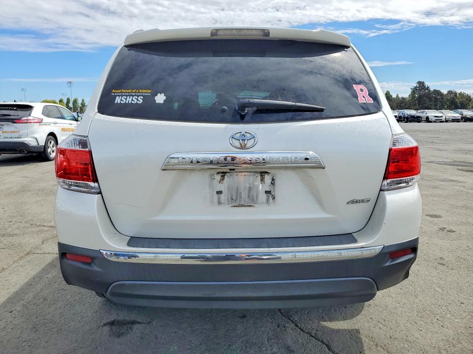 2013 Toyota Highlander VIN 5TDBK3EH7DS271756 COPART salvage auction — MINOR DENT/SCRATCHES, Ca - Salvage Certificate, sold $2,100 on 2026-07-31 (photo 6)
