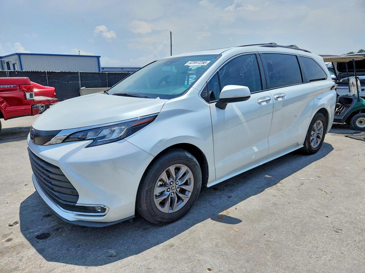 2022 Toyota Sienna VIN 5TDJRKEC5NS091585 COPART salvage auction — Front End, IN - CERT OF TITLE-SALVAGE TITLE, sold $21,200 on 2026-08-21 (photo 1)