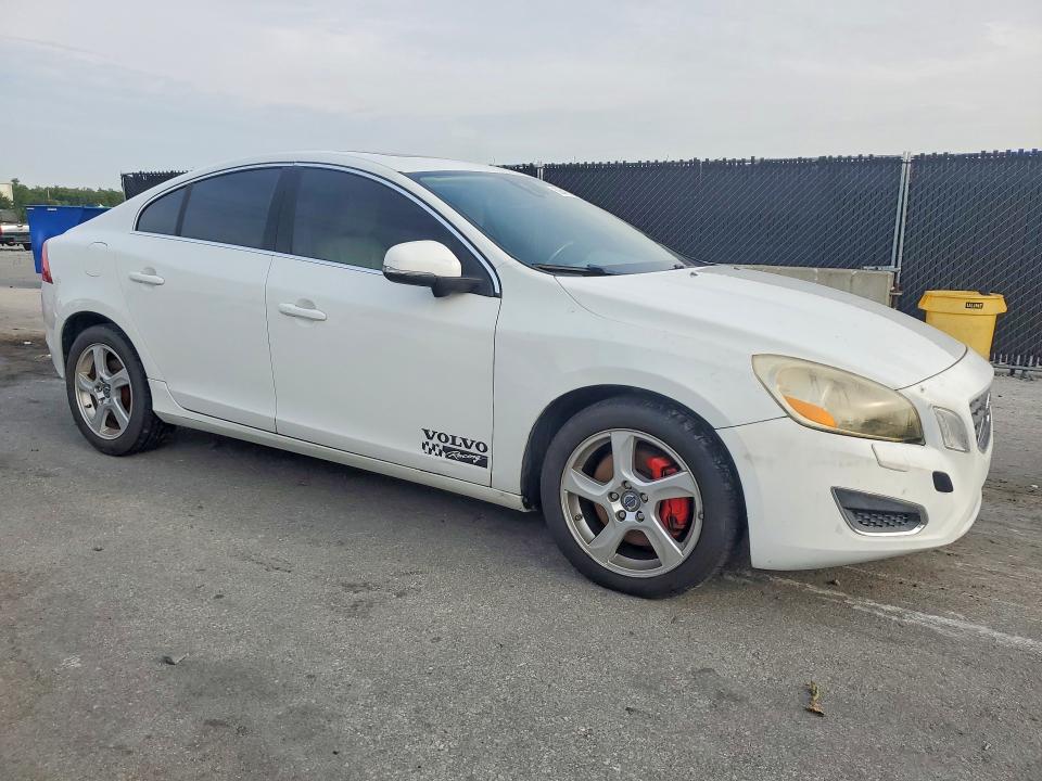2012 Volvo S60 VIN YV1622FS5C2031188 COPART salvage auction — MECHANICAL, Fl - Cert Of Title Slvg Rebuildable, sold $325 on 2026-08-11 (photo 4)