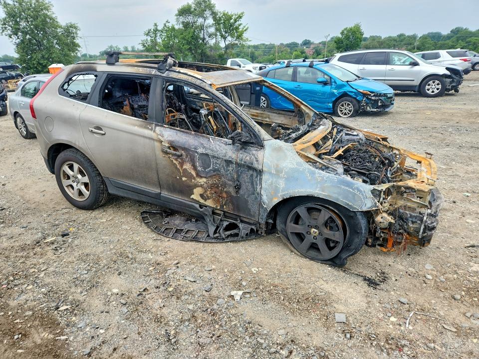 2012 Volvo Xc60 VIN YV4952DL3C2311615 COPART salvage auction — BURN, MD - CERT OF SALVAGE < 75% DAMAGE, sold $125 on 2026-08-04 (photo 4)