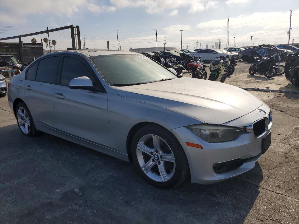 2013 BMW 3er VIN WBA3C1G53DNR44988 COPART salvage auction — UNDERCARRIAGE, CA - SALVAGE CERTIFICATE, sold $925 on 2026-08-21 (photo 4)