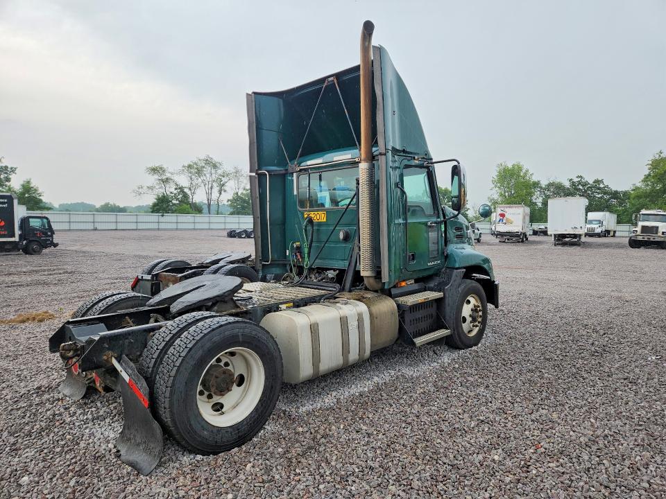 2017 Mack Cxu612 VIN 1M1AW01X1HM009325 COPART salvage auction — FRAME DAMAGE, OK - CERTIFICATE OF TITLE (P), sold $575 on 2026-09-03 (photo 3)