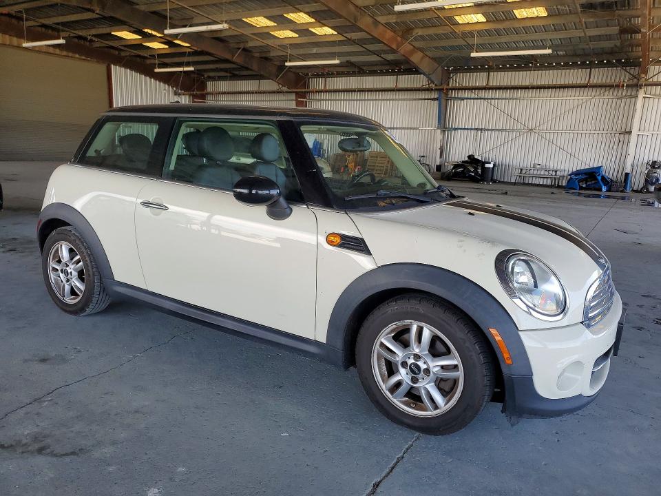 2011 Mini Cooper VIN WMWSU3C50BT251363 COPART salvage auction — MINOR DENT/SCRATCHES, CA - DIS/DLR/EXP ONLY CLEAN TITLE, sold $400 on 2026-07-09 (photo 4)