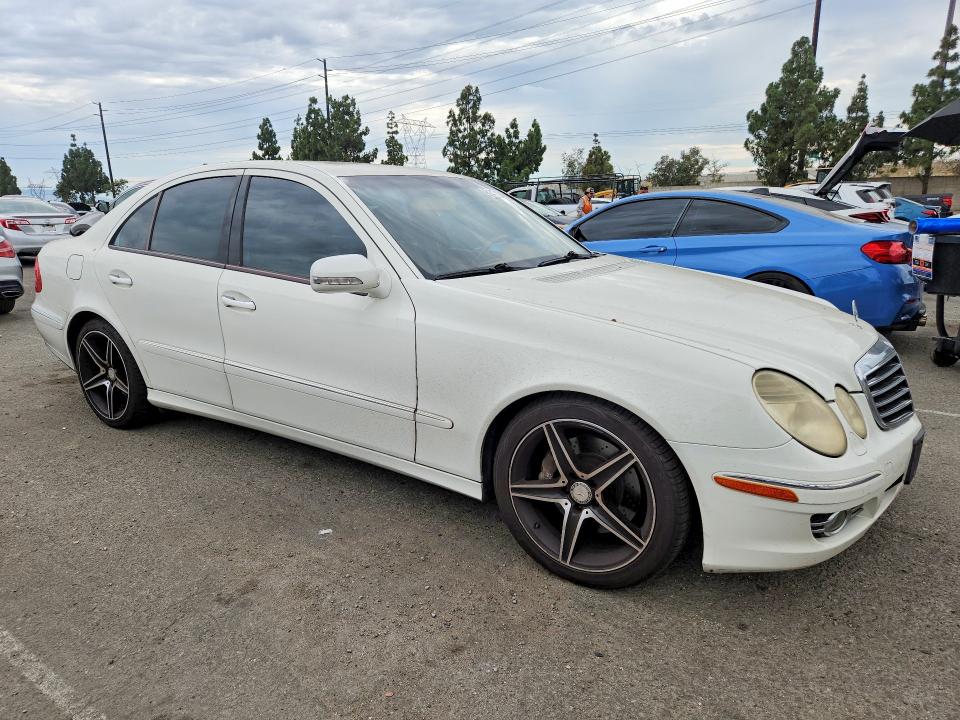 2007 Mercedes-benz E-class VIN WDBUF56X27B092078 COPART salvage auction — NORMAL WEAR, CA - DIS/DLR/EXP ONLY CLEAN TITLE, sold $400 on 2026-07-23 (photo 4)