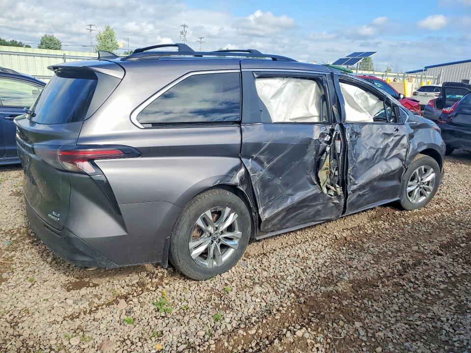 2024 Toyota Sienna VIN 5TDJSKFC9RS129960 COPART salvage auction — ROLLOVER, NY - MV-907A SALVAGE CERTIFICATE, sold $4,850 on 2026-07-27 (photo 3)