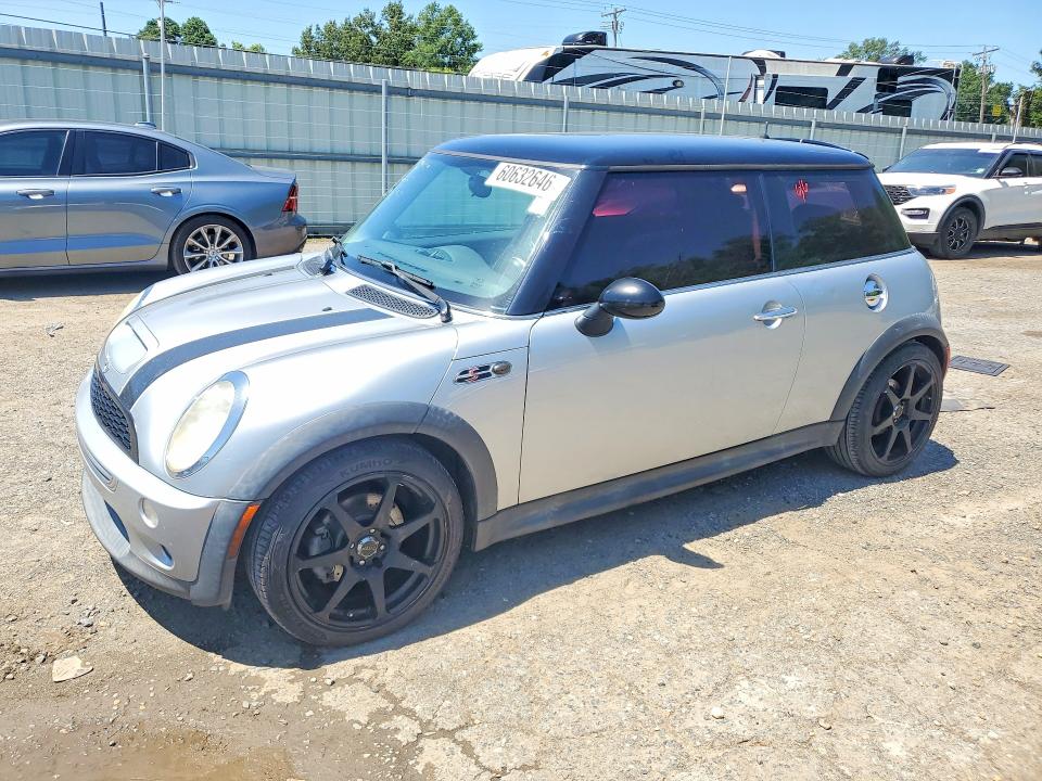 2004 Mini Cooper VIN WMWRE33474TD82492 COPART salvage auction — MINOR DENT/SCRATCHES, Ok - Certificate Of Title, sold $575 on 2026-07-30 (photo 1)