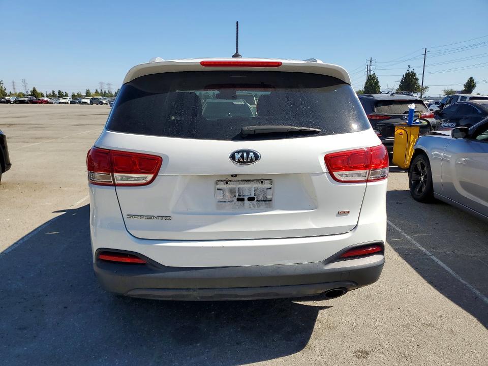 2017 Kia Sorento VIN 5XYPG4A33HG214352 COPART salvage auction — NORMAL WEAR, Ca - Dis/Dlr/Exp Only Clean Title, sold $2,950 on 2026-07-21 (photo 6)