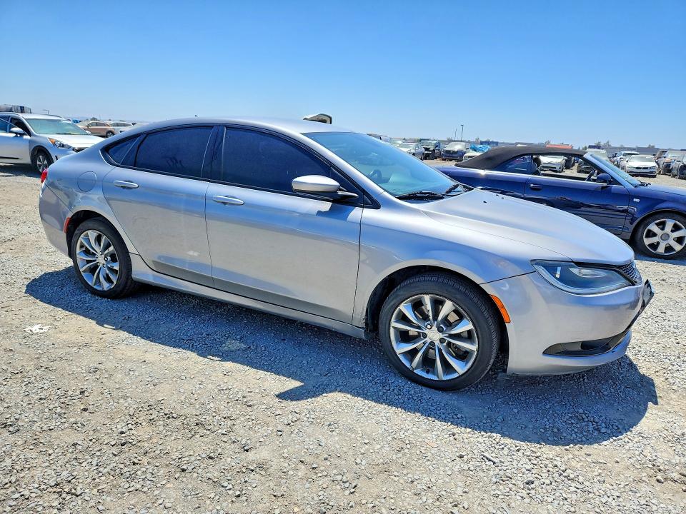 2015 Chrysler 200 VIN 1C3CCCBG2FN505828 COPART salvage auction — MINOR DENT/SCRATCHES, CA - DIS/DLR/EXP ONLY CLEAN TITLE, sold $425 on 2026-07-21 (photo 4)