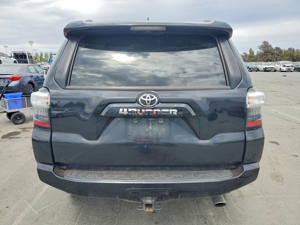 2021 Toyota 4runner VIN JTEMU5JR3M5886822 COPART salvage auction — NORMAL WEAR, Va - Dis/Dlr/Exp Only Clean Title (P), sold $15,800 on 2026-07-28 (photo 6)
