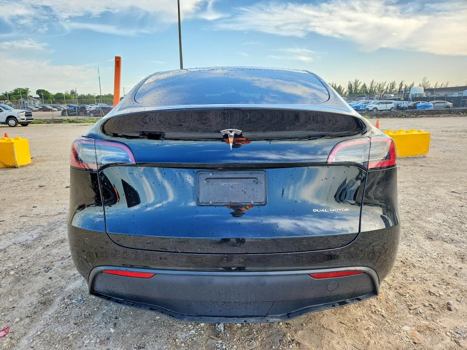 2025 Tesla Model y VIN 7SAYGDEE8SA362351 COPART salvage auction — FRONT END, Salvage Title, sold $10,300 on 2026-09-10 (photo 6)