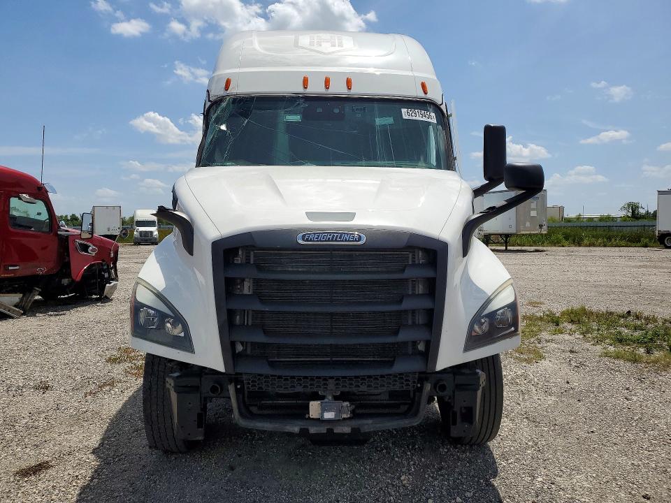 2022 Freightliner Cascadia VIN 3AKJHPDV5NSNH9769 COPART salvage auction — NORMAL WEAR, IN - CERTIFICATE OF TITLE, sold $17,600 on 2026-08-27 (photo 5)