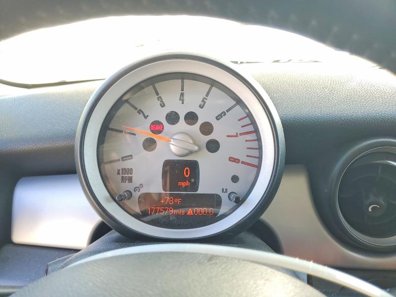 2009 Mini Cooper VIN WMWMF335X9TU75740 COPART salvage auction — MINOR DENT/SCRATCHES, CA - DIS/DLR/EXP ONLY CLEAN TITLE, sold $150 on 2026-08-03 (photo 9)