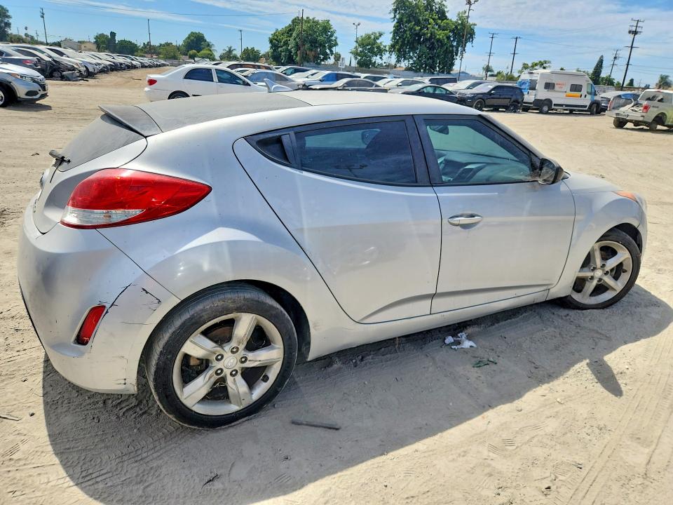 2015 Hyundai Veloster VIN KMHTC6AD3FU239306 COPART salvage auction — MINOR DENT/SCRATCHES, CA - DIS/DLR/EXP ONLY CLEAN TITLE, sold $275 on 2026-07-23 (photo 3)