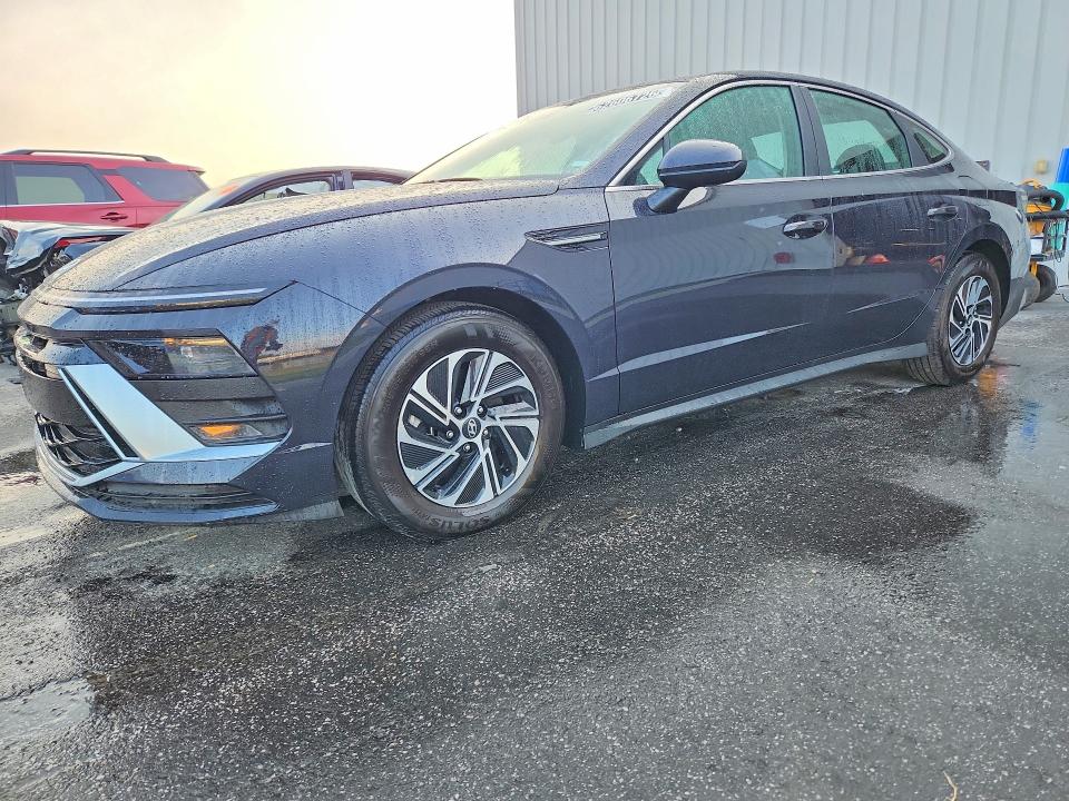2026 Hyundai Sonata hybrid VIN KMHL24JJXTA154683 — COPART salvage auction photo