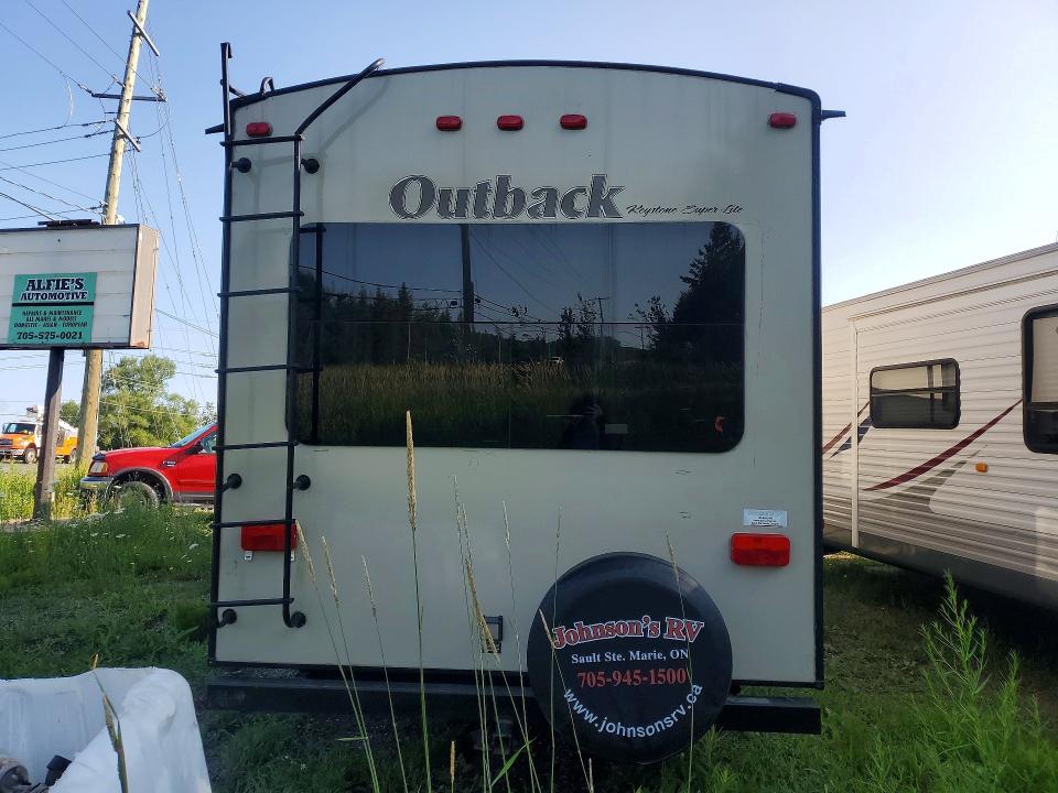 2014 Keystone challenger Outback 28 VIN 4YDF28628EB452749 COPART salvage auction — ROOF, ON - PERMIT NO BRAND - UNFIT, sold $100 on 2026-09-29 (photo 6)