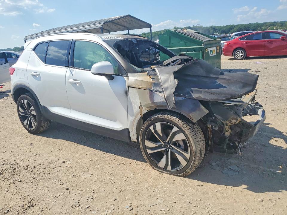 2023 Volvo Xc40 VIN YV4L12UA8P2060161 COPART salvage auction — Burn Engine, Ks - Non-Repairable Vehicle Certifi, sold $125 on 2026-08-11 (photo 4)