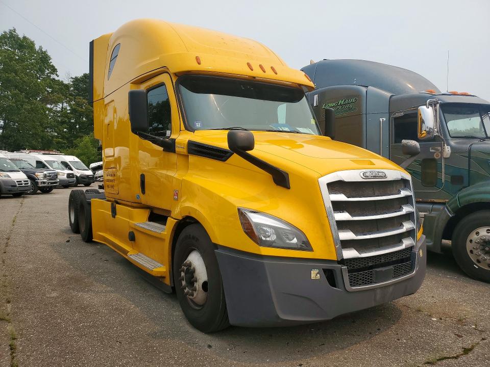 2020 Freightliner All other VIN 3AKJHHDR9LSLP1260 COPART salvage auction — MINOR DENT/SCRATCHES, NJ - CERTIFICATE OF TITLE, sold $10,900 on 2026-07-30 (photo 4)