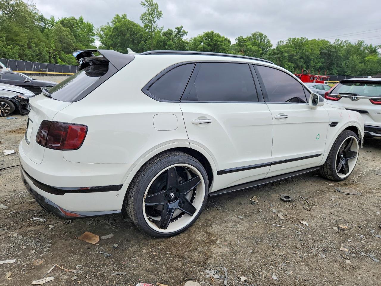 2017 Bentley Bentayga VIN SJAAC2ZV7HC012602 COPART salvage auction — Front End, S1 - Salvage Title, sold $26,250 on 2026-09-24 (photo 3)